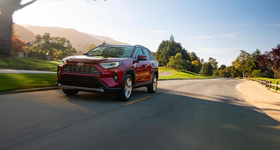  Toyota RAV4 Limited Hybrid 2018 года  (NA) (фото 6 из 40)